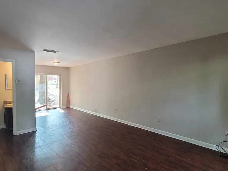 513 SW 68th Ter #D — Photo 1