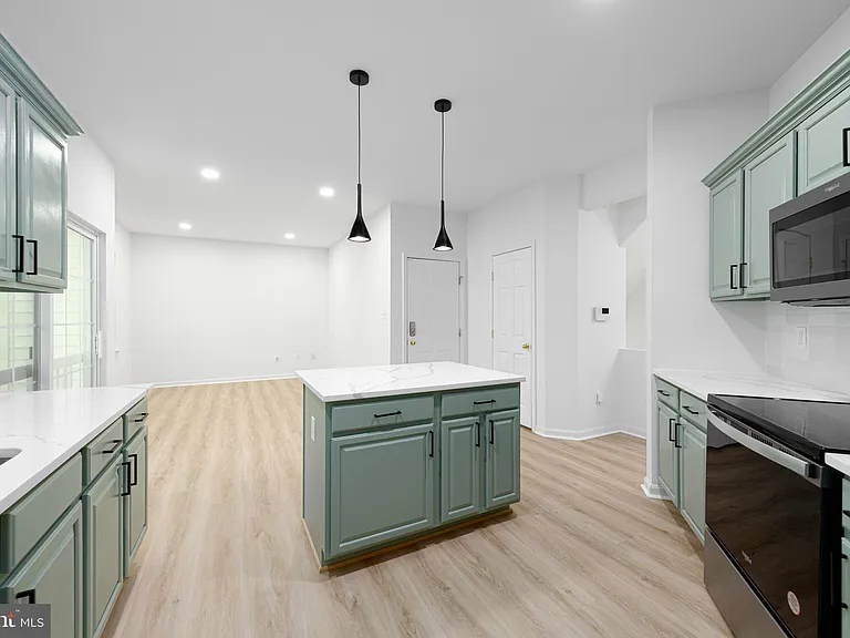 2032 S Langley St — Photo 7