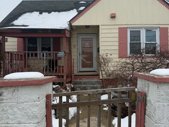 28 W Almond St, Vineland, NJ 08360