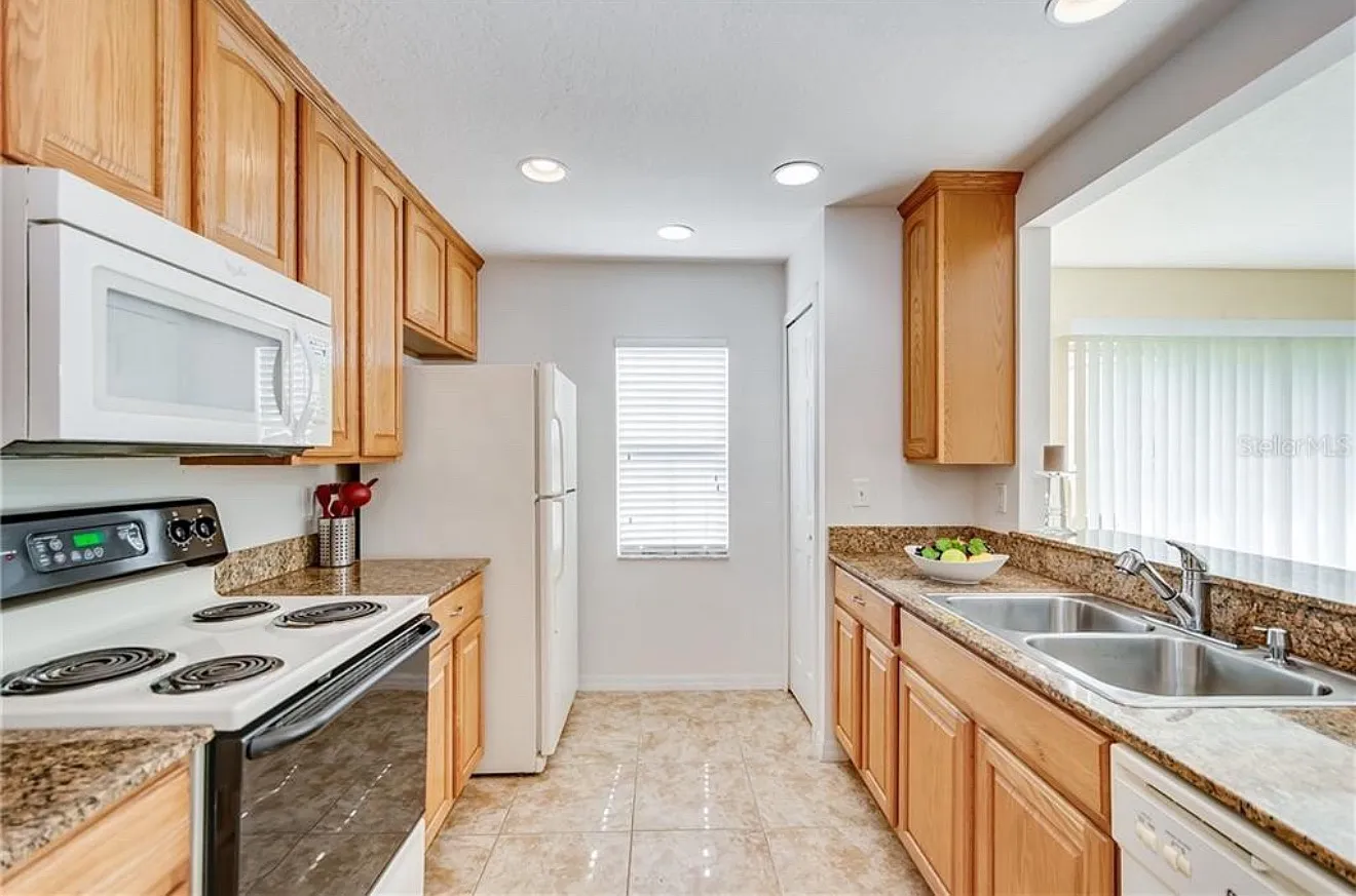 5429 River Rock Rd — Photo 4