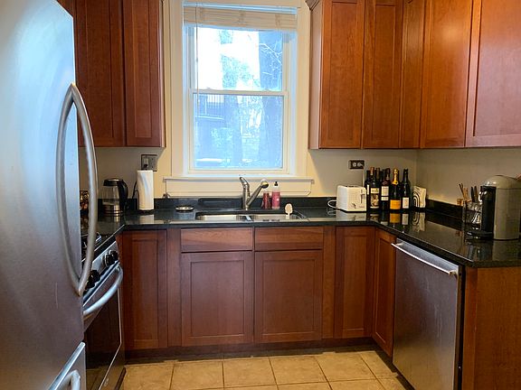 4th image of 1919 N Bissell St APT H