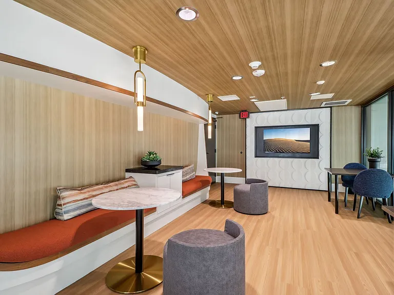 Begonia Place Luxury Apartments — Photo 24