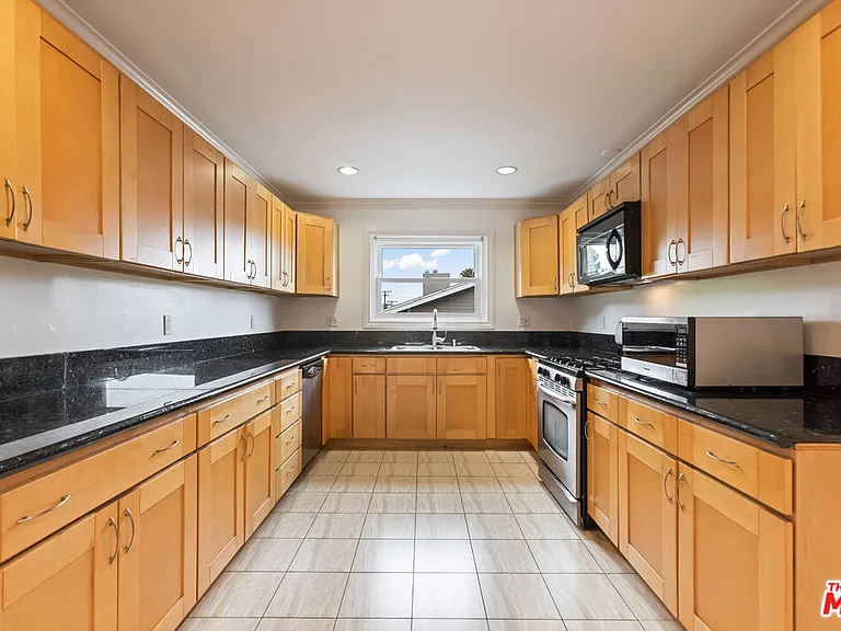 1226 Franklin St #4 — Photo 13
