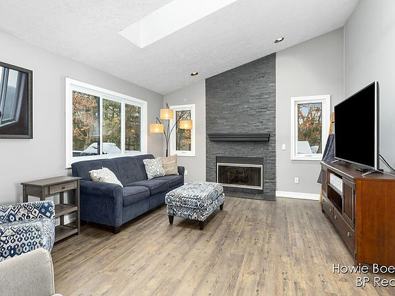 5th image of 6628 Rogueview Ct NE
