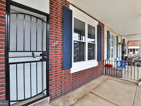4th image of 2827 Wilmot St