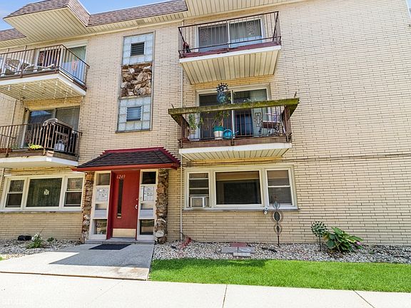 3rd image of 6249 N Northwest Hwy APT 2S