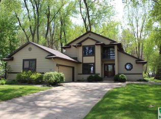 618 E Saint Andrews Cir, North Sioux City, SD 57049