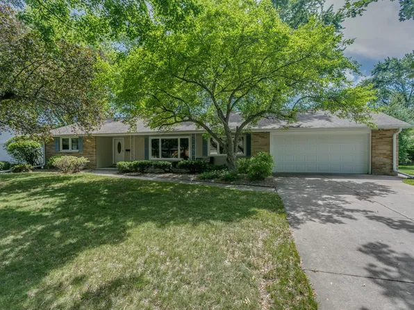 160 Hilltop Dr, Green Bay, WI 54301