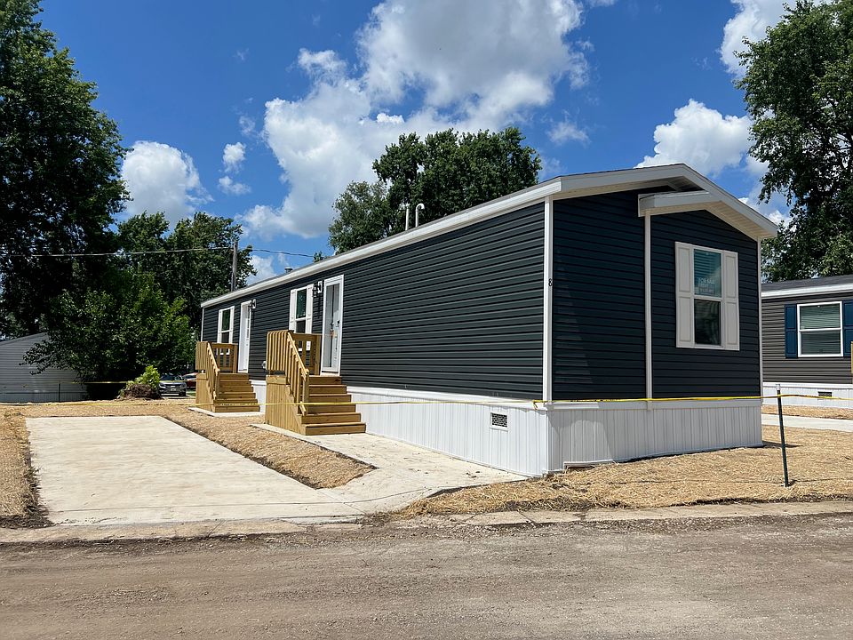 2nd image of 8 Iris Ln