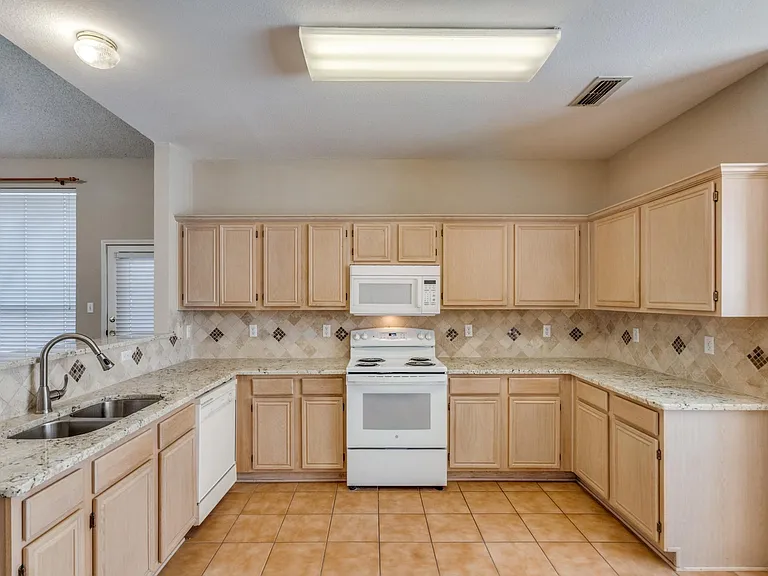 3949 Windford Dr — Photo 8