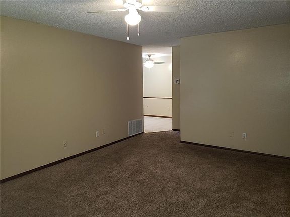 5th image of 4421 SE 43rd St
