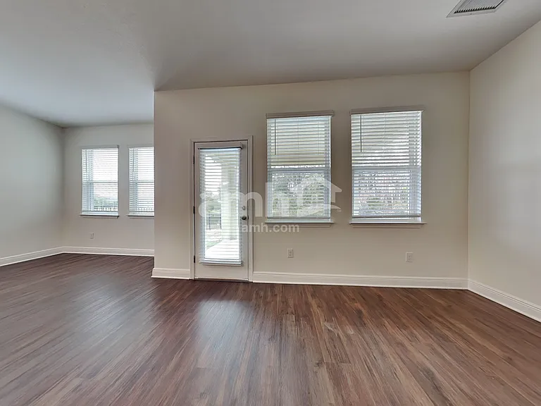 27695 Saint Andrews Ave — Photo 7