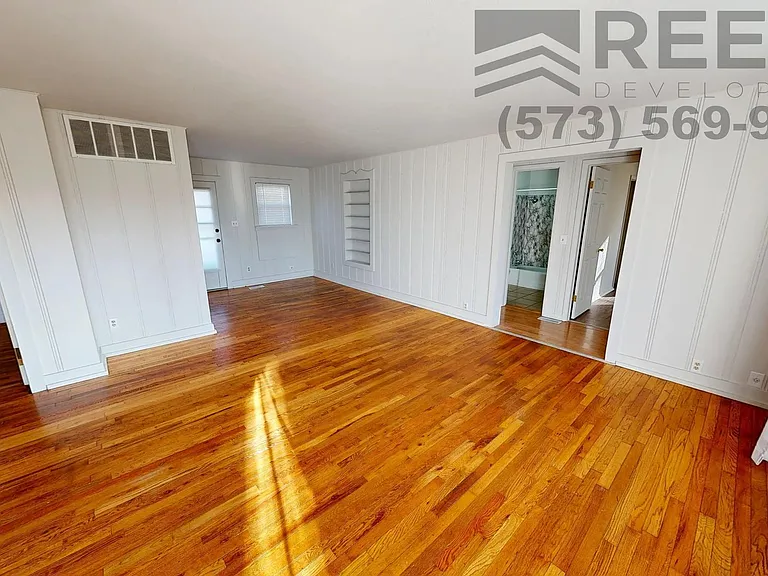 212 Ballenger Dr — Photo 1