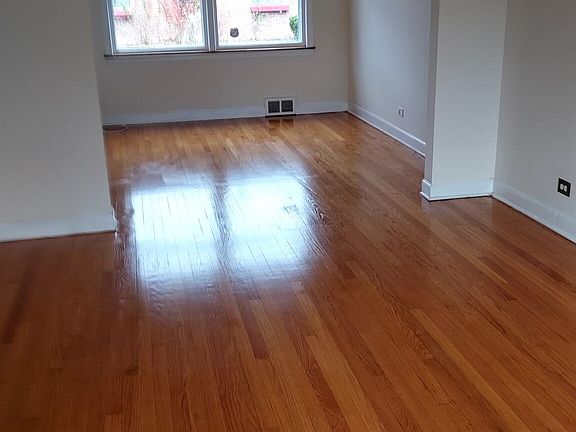 3rd image of 531 N Lombard Ave #Townhouse