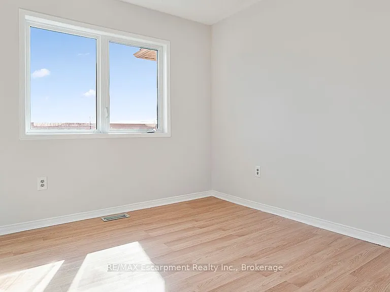 4832 Capri Cres — Photo 24