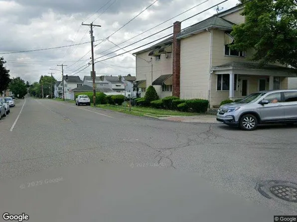 5 4th St, Kelayres, PA 18231