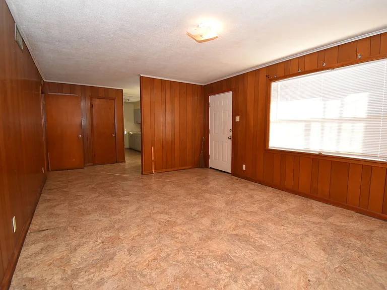 314 W College Ave — Photo 5