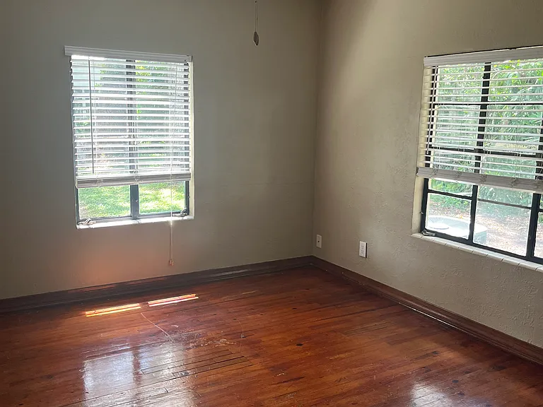 310 W Oak Dr — Photo 8
