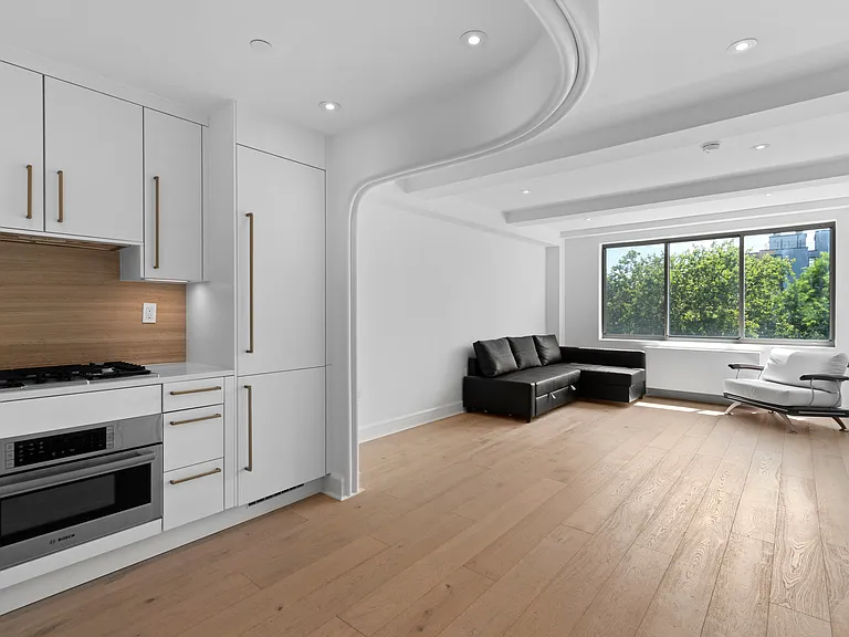 533 E 12th St #6C — Photo 1