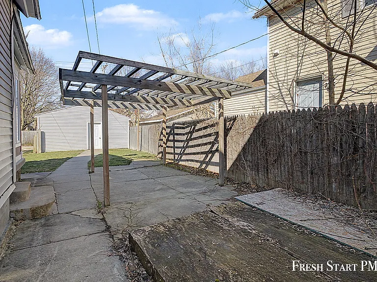 1113 Alpine Ave NW — Photo 5