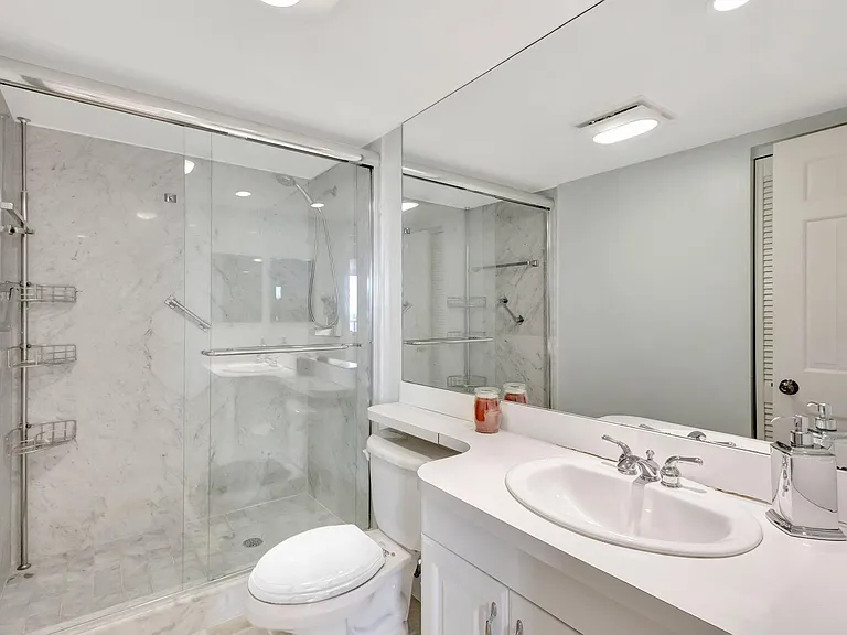 400 Beach Rd #804 — Photo 32