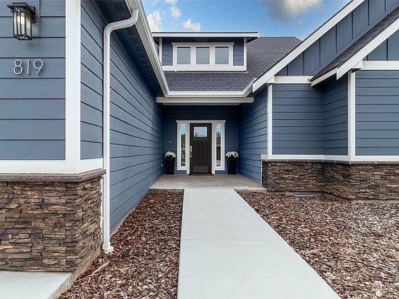 2nd image of 819 SE Whispering Creek Court