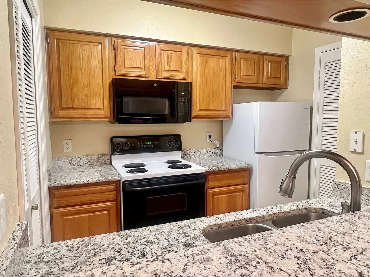 2 bed, 860 sqft, $1,250 — Photo 2