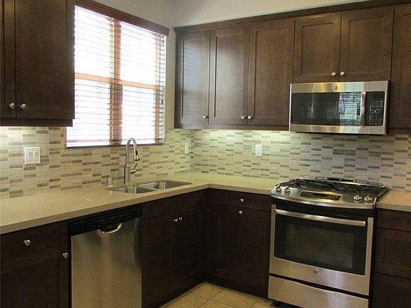 2nd image of 908 Grove Ct