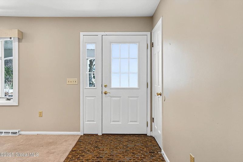 4th image of 7 Crestwood Drive