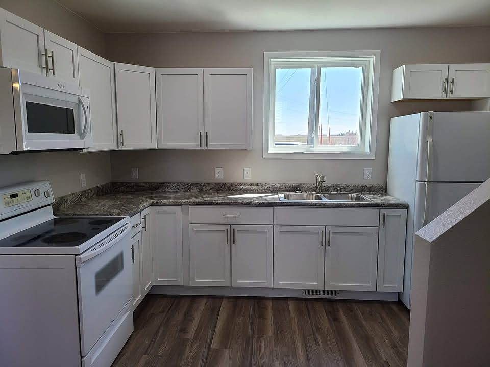 1st image of 301 Spring St