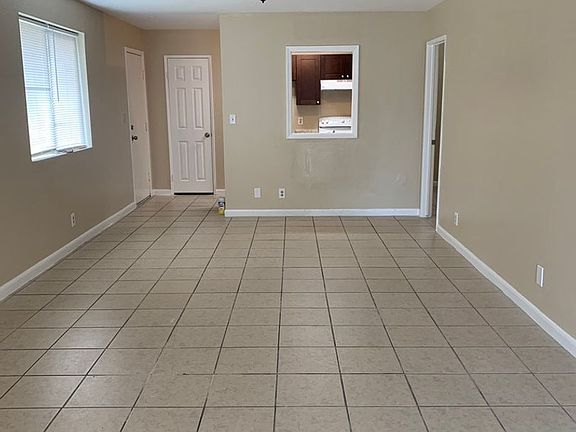 2nd image of 212 Hunters Ln
