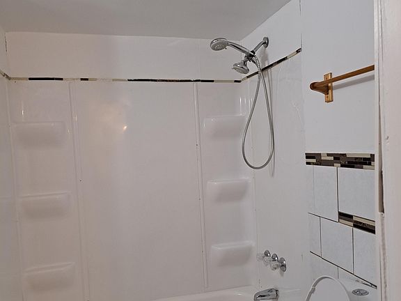 3rd image of 5917 S Loomis Blvd #B