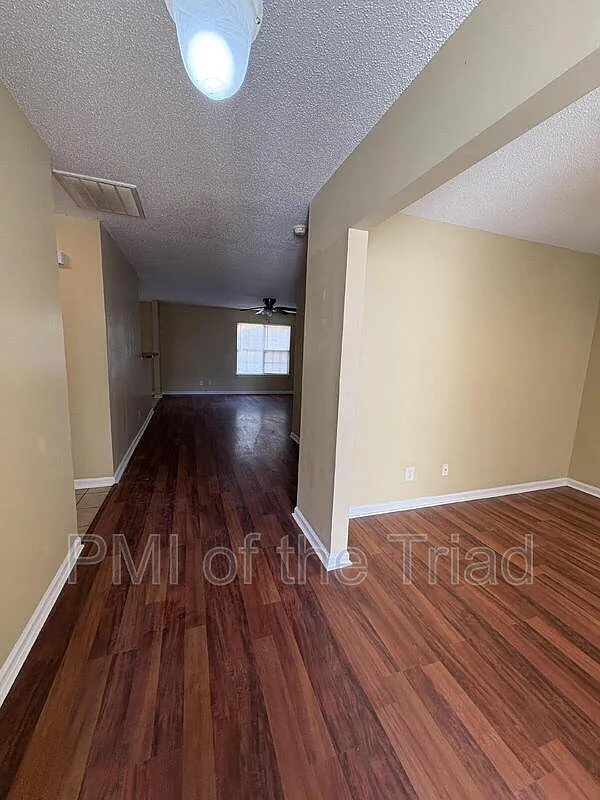 3 bed, 2.5 bath, 1904 sqft, $1,850 — Photo 2