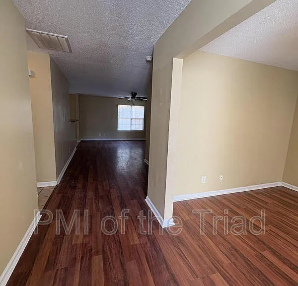 152 Drewsbury Dr — Photo 2