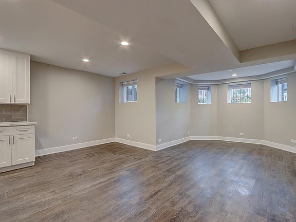 2nd image of 4329 N Ashland Ave #G