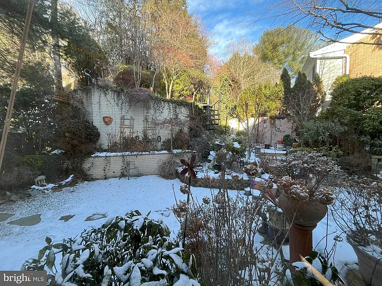 5179 Macomb St NW — Photo 9