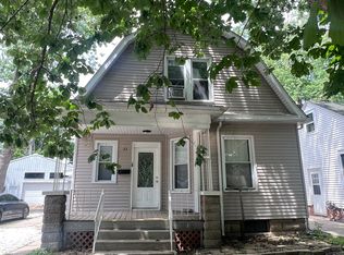 2233 S 10th St, Springfield, IL 62703