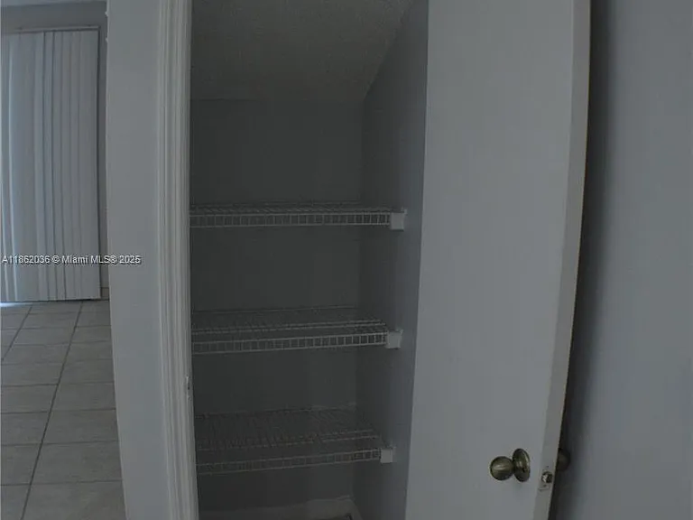 1527 Veracruz Ln — Photo 3