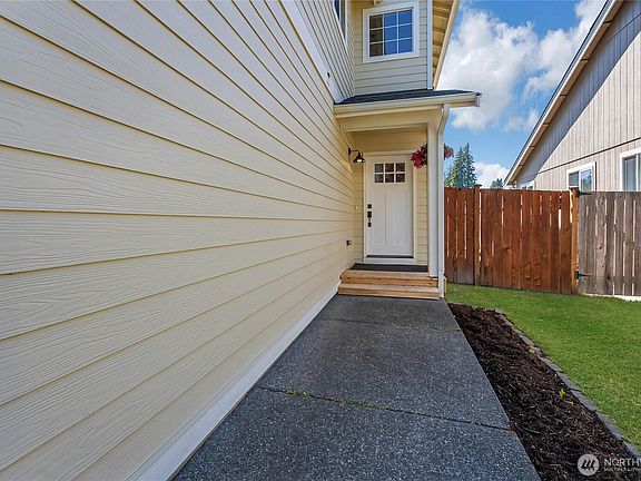 3rd image of 20610 6TH Avenue Ct E
