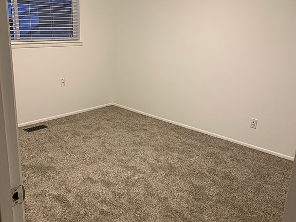 4th image of 172 W La Salle Dr S Room 2
