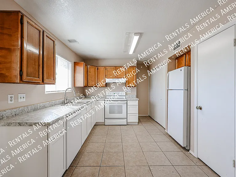 630 E Jensen St #128 — Photo 11