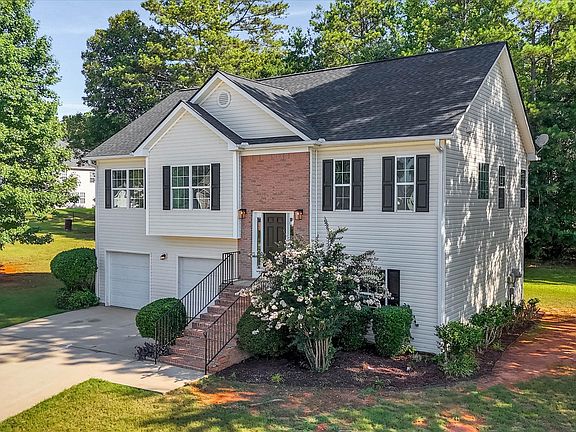 2nd image of 435 Fieldstone Ln