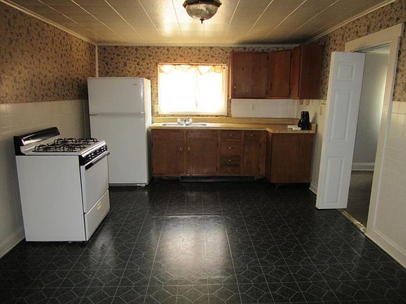 Large eatin kitchen