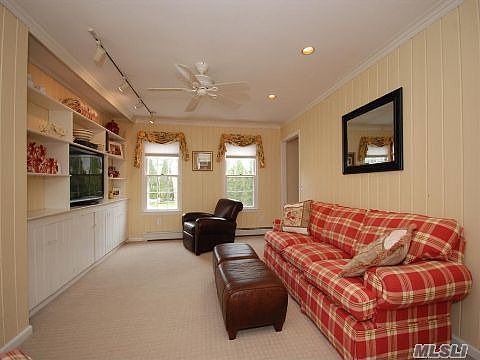 4th image of 20 Robert Townsend Ln