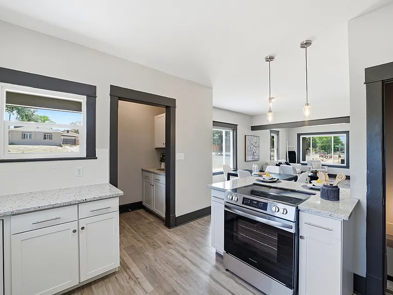330 Jefferson St — Photo 32
