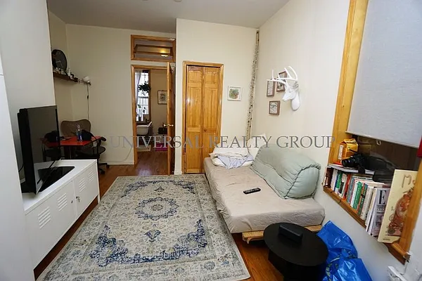 Rented by Universal Realty Group | media 4