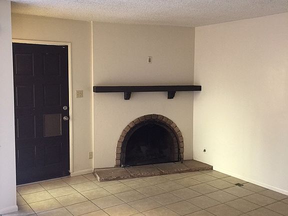 4th image of 6430 Stockdale Hwy APT 3