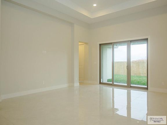 4th image of 6865 Woodlands Ave