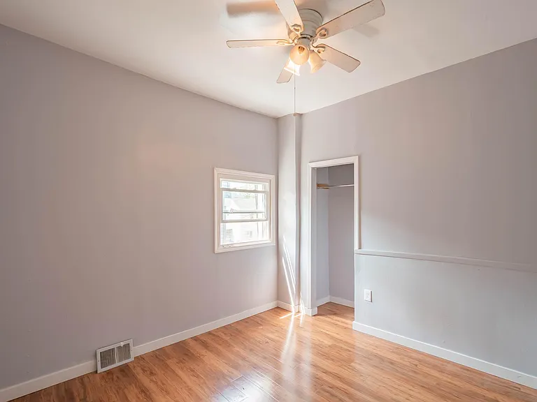 426 Borland St — Photo 2