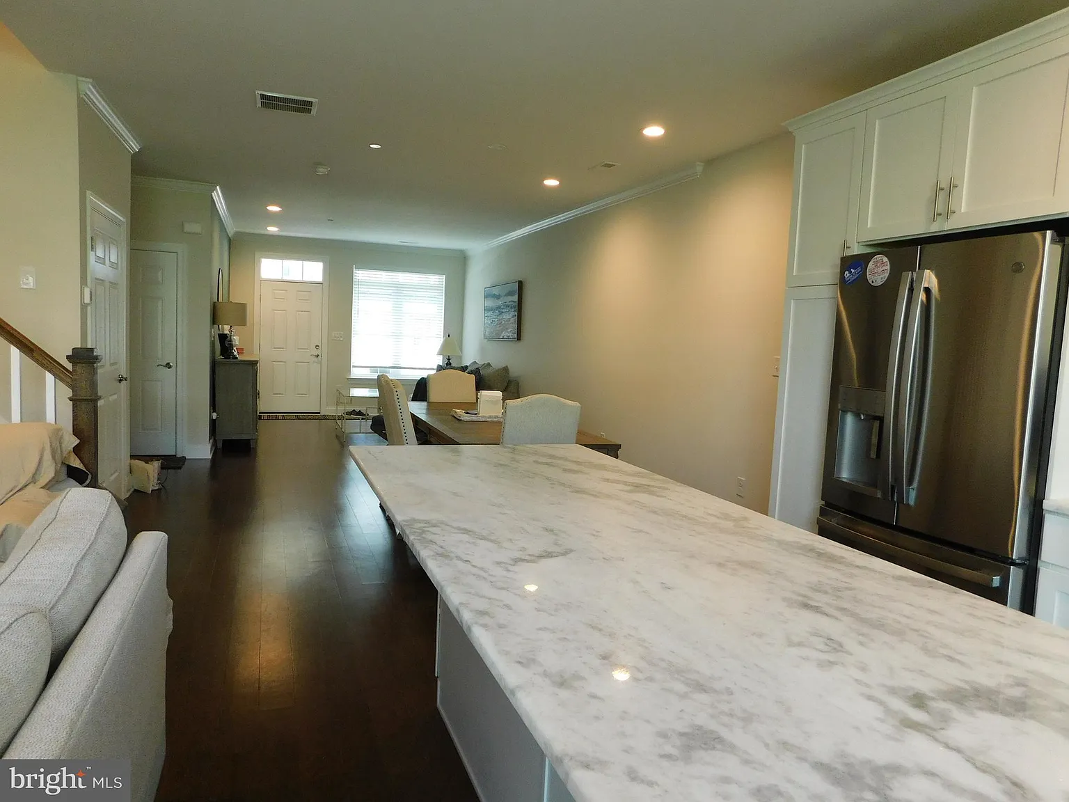 3 bed, 4.0 bath, 2253 sqft, $3,500 — Photo 3